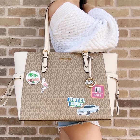 Michael Kors Gilly Large Drawstring Zip Tote Light Cream MK Signature - Picture 2 of 7